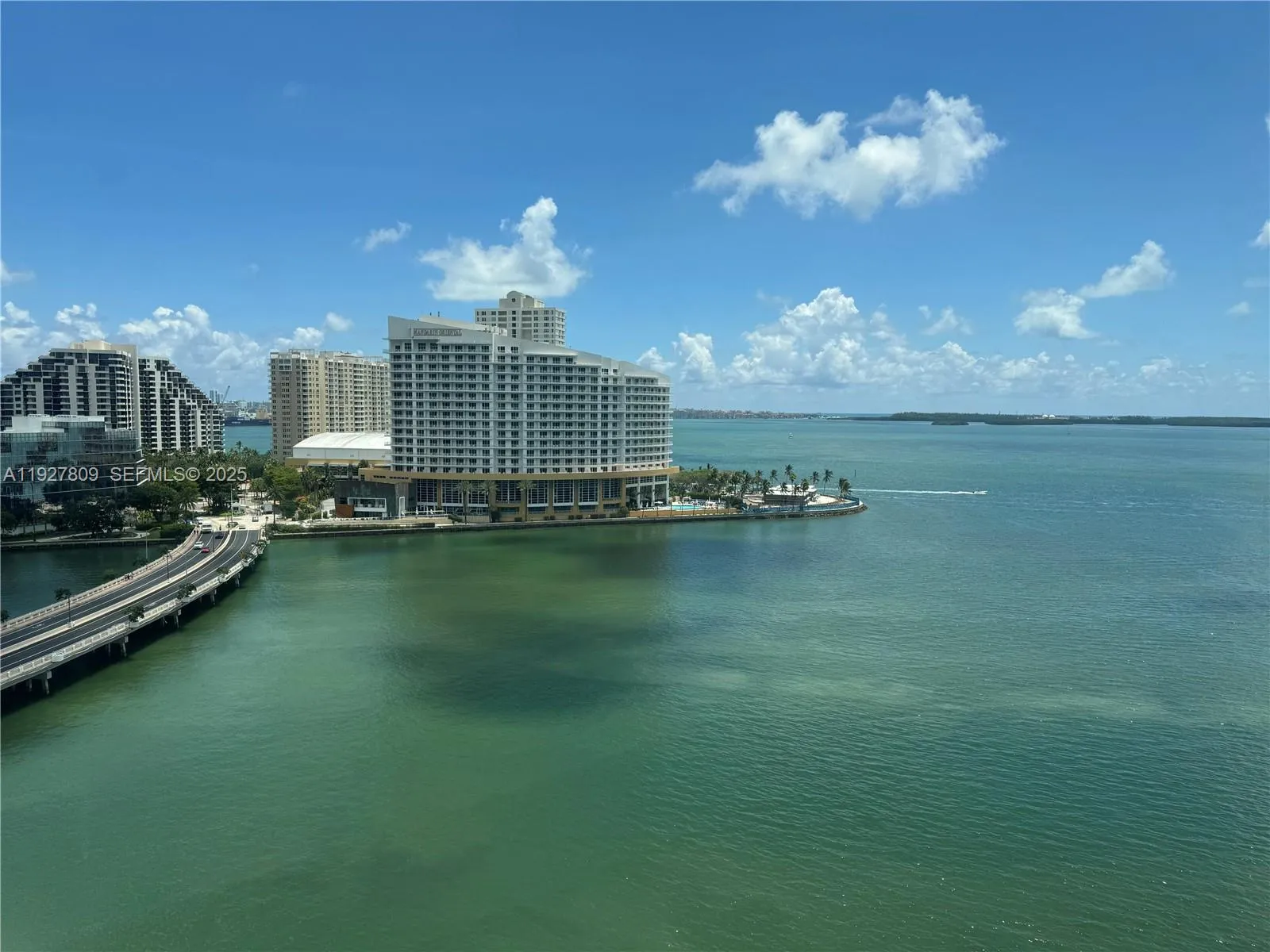 Foto de propiedad en 905 Brickell Bay Drive 1530 AB, Miami, FL 33131 Miami con MLS#