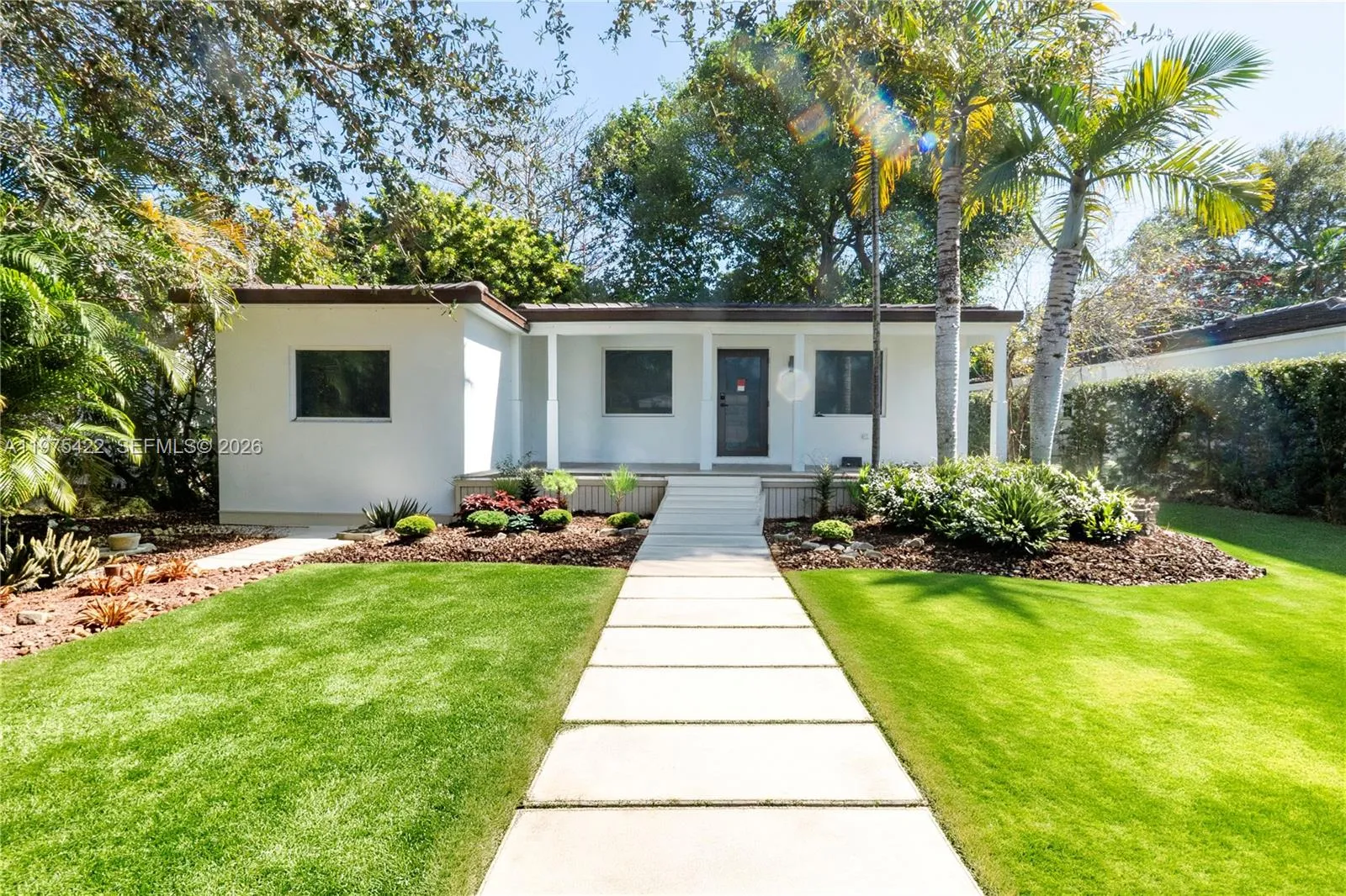 Foto de propiedad en 905 Tangier Street, Coral Gables, FL 33134 Coral Gables con MLS# 