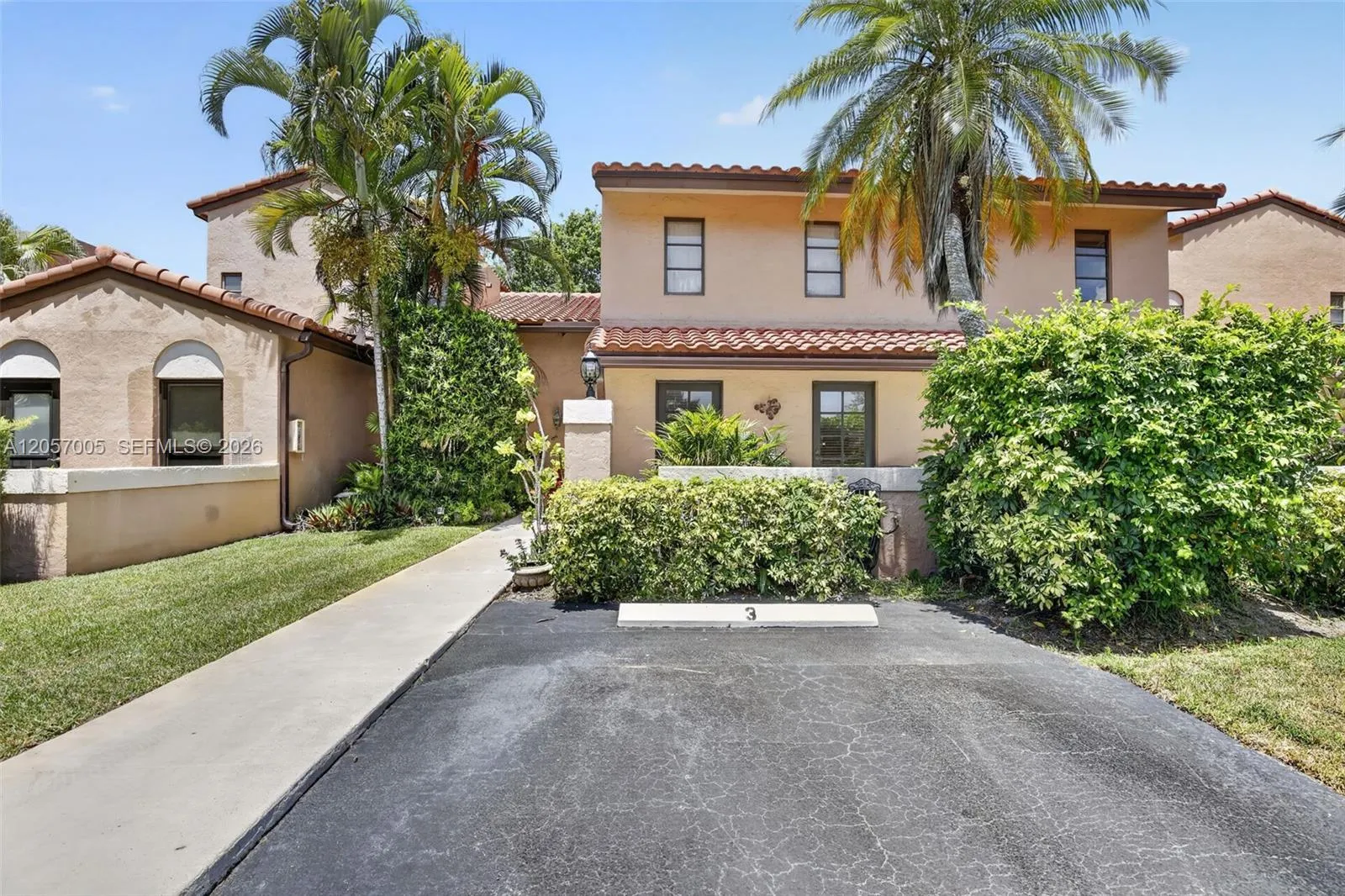 Foto de propiedad en 9050 Jacaranda Lane 3, Plantation, FL 33324 Plantation con MLS# 