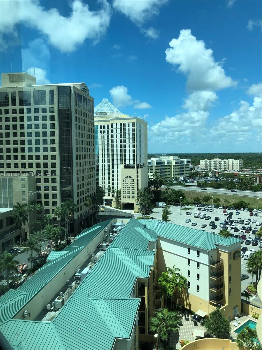 Foto de propiedad en 9055 SW 73rd Court 1008, Miami, FL 33156 Miami con MLS# 