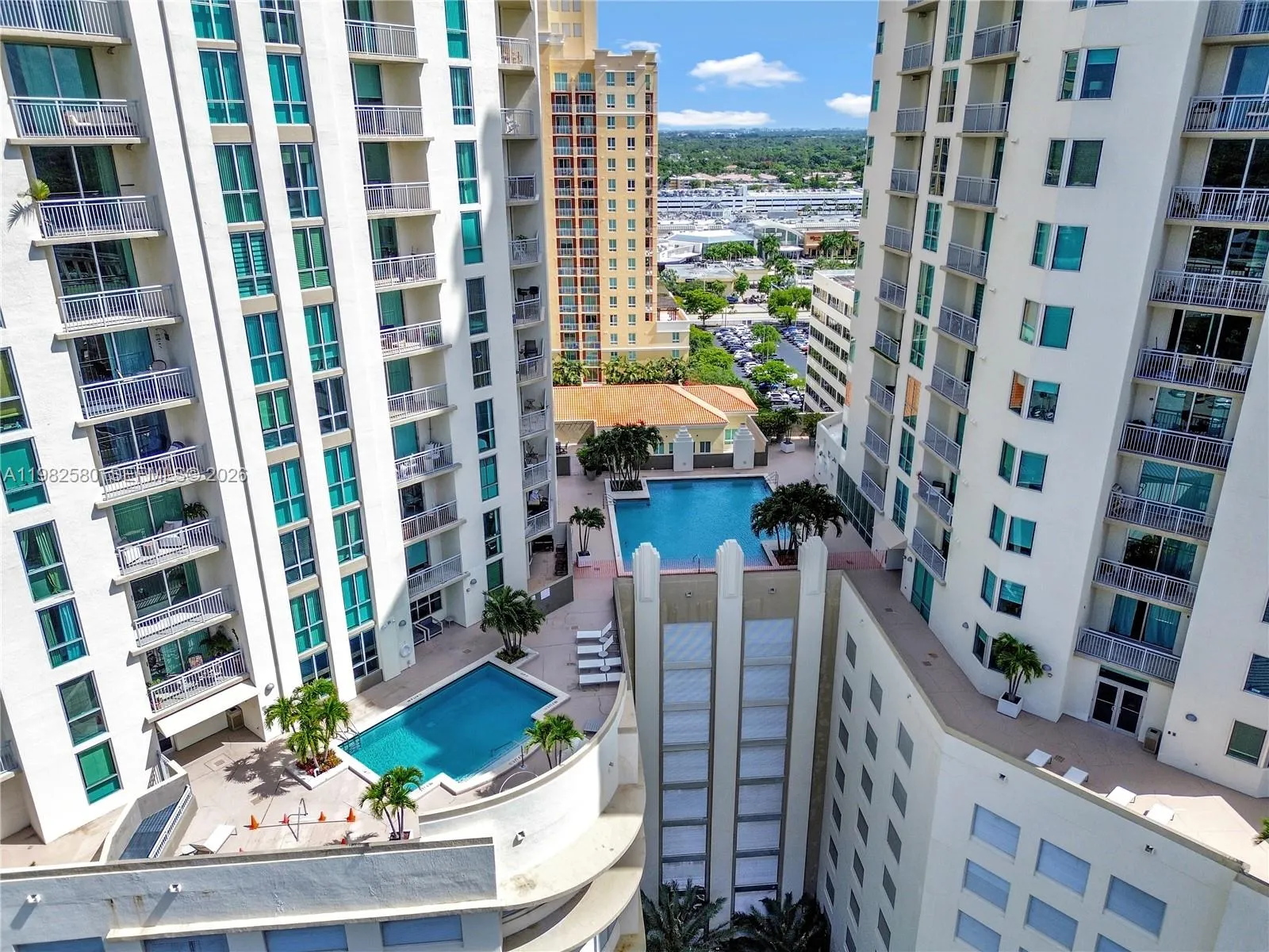 Foto de propiedad en 9055 SW 73rd Court 1104, Miami, FL 33156 Miami con MLS# 