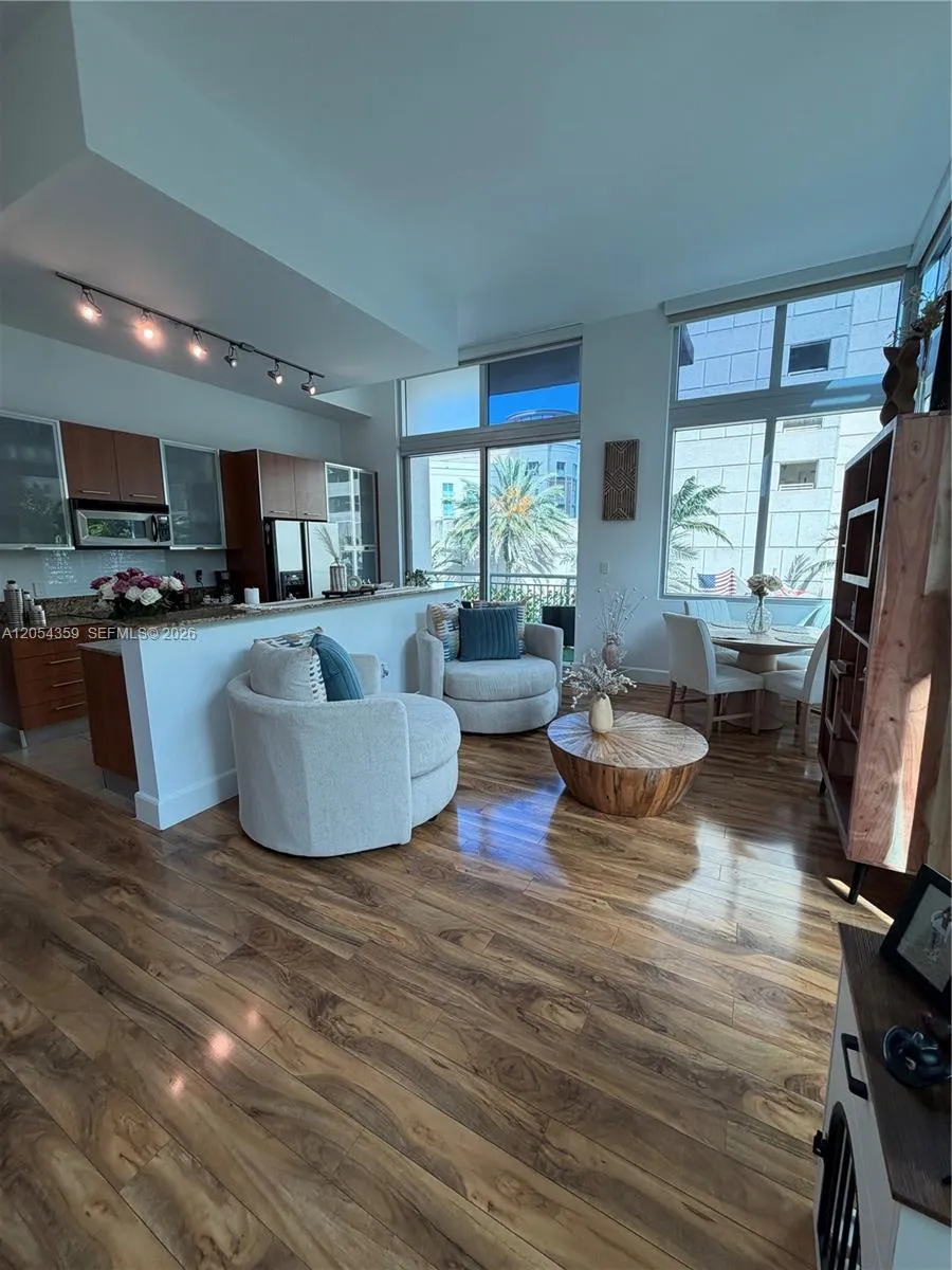 Foto de propiedad en 9055 SW 73rd Court 310, Miami, FL 33156 Miami con MLS# 