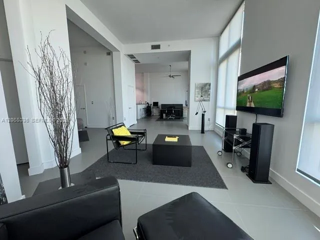 Foto de propiedad en 9055 SW 73rd Court 406, Miami, FL 33156 Miami con MLS# 