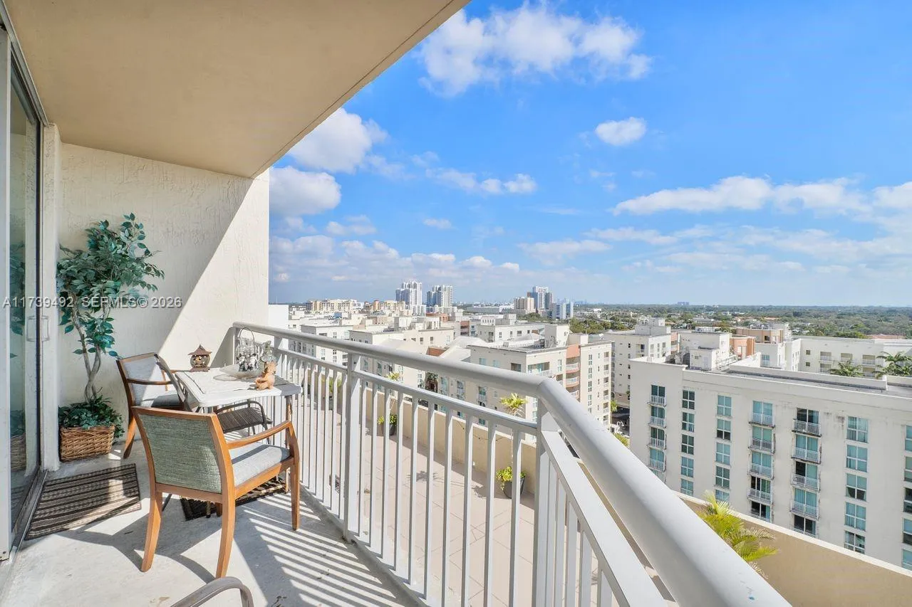 Foto de propiedad en 9055 SW 73rd Court 903, Miami, FL 33156 Miami con MLS# 