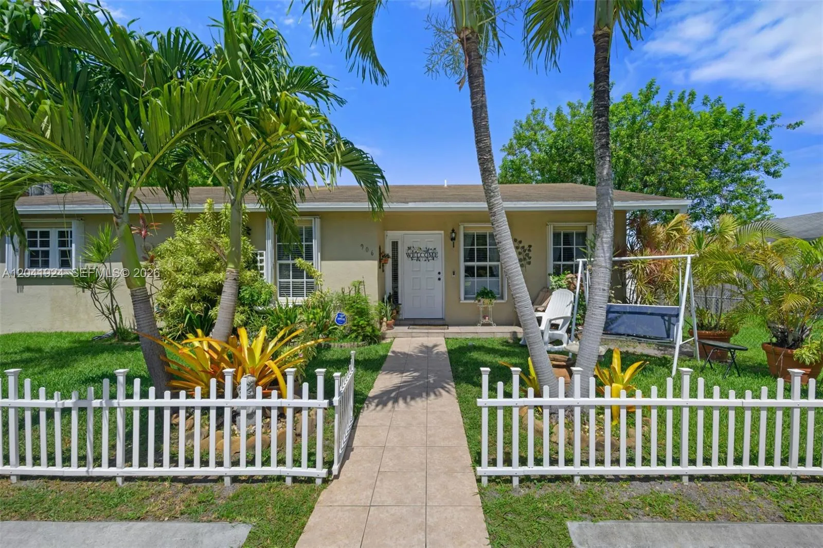 Foto de propiedad en 906 SW 8th Avenue, Hallandale Beach, FL 33009 Hallandale Beach con MLS# 