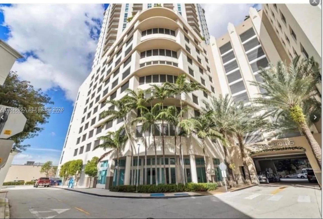Foto de propiedad en 9066 SW 73rd Court 607, Miami, FL 33156 Miami con MLS# 