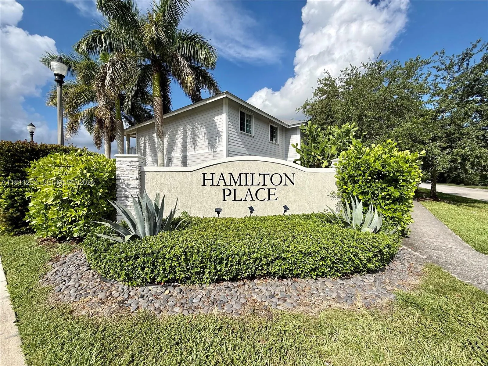 Foto de propiedad en 907 SE 17th Court, Homestead, FL 33034 Homestead con MLS# 