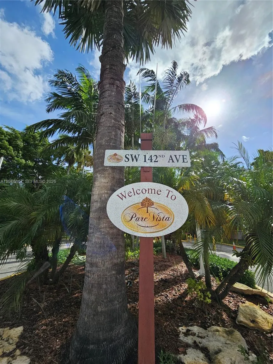 Foto de propiedad en 9077 SW 138th Place 9077, Miami, FL 33186 Miami con MLS# 
