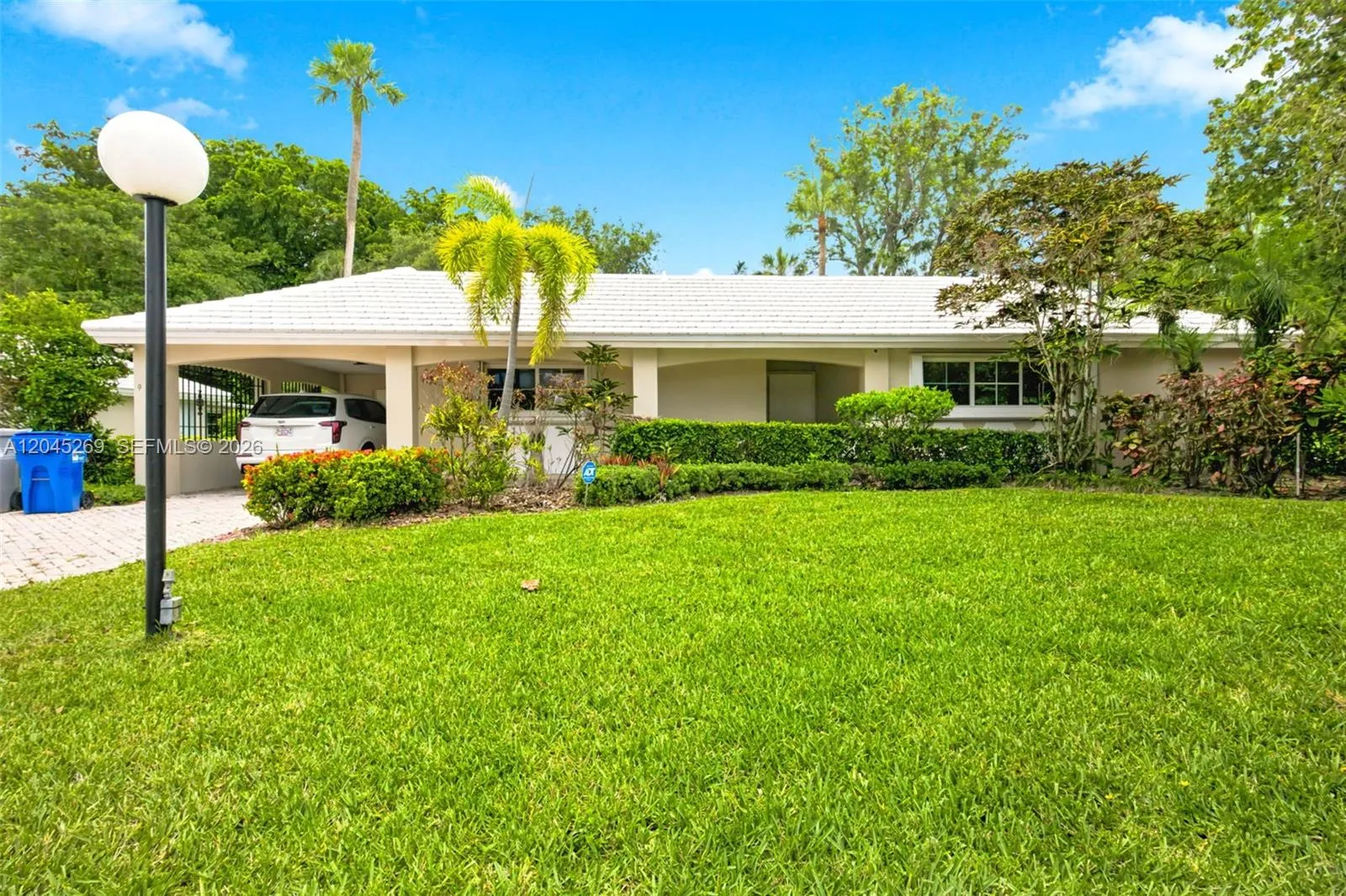 Foto de propiedad en 908 Cypress Terrace V57, Pompano Beach, FL 33069 Pompano Beach con MLS# 