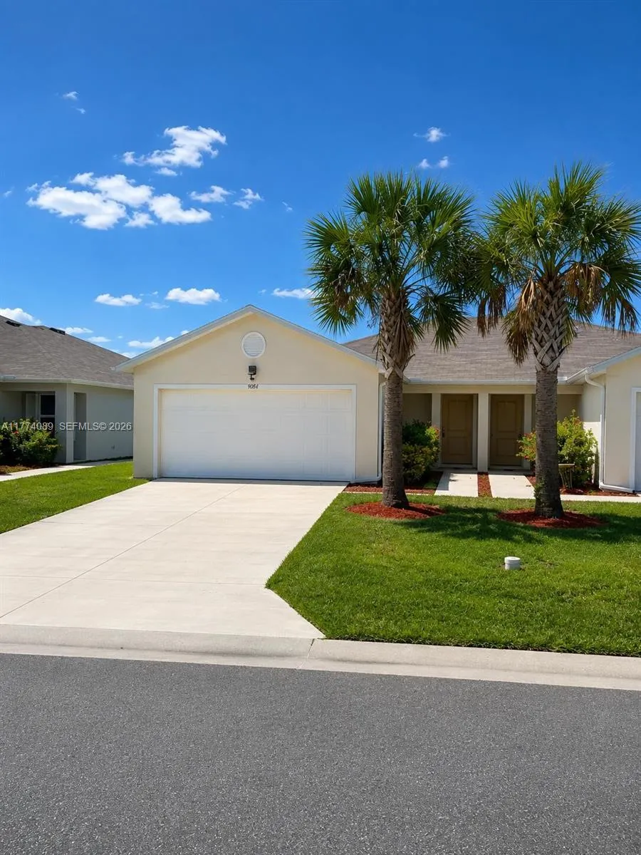 Foto de propiedad en 9084 Aegean Circle, Lehigh Acres, FL 33936 Lehigh Acres con MLS# 