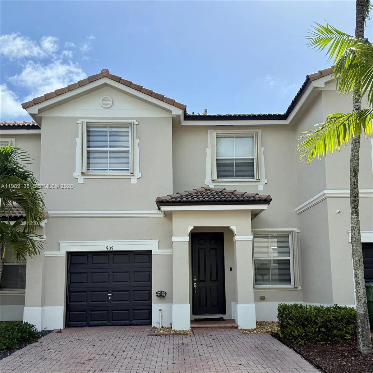 Foto de propiedad en 909 NE 42nd Avenue, Homestead, FL 33033 Homestead con MLS# 