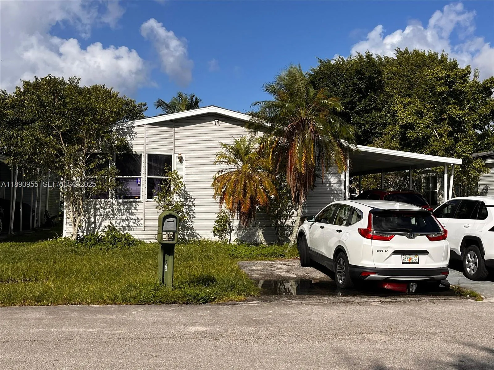 Foto de propiedad en 909 SW 131 Way, Davie, FL 33325 Davie con MLS# 
