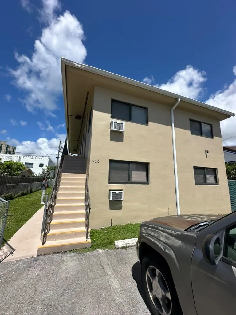 En Renta 910 SW 29th Avenue 1, Miami, FL 33135, Miami, FL 33135