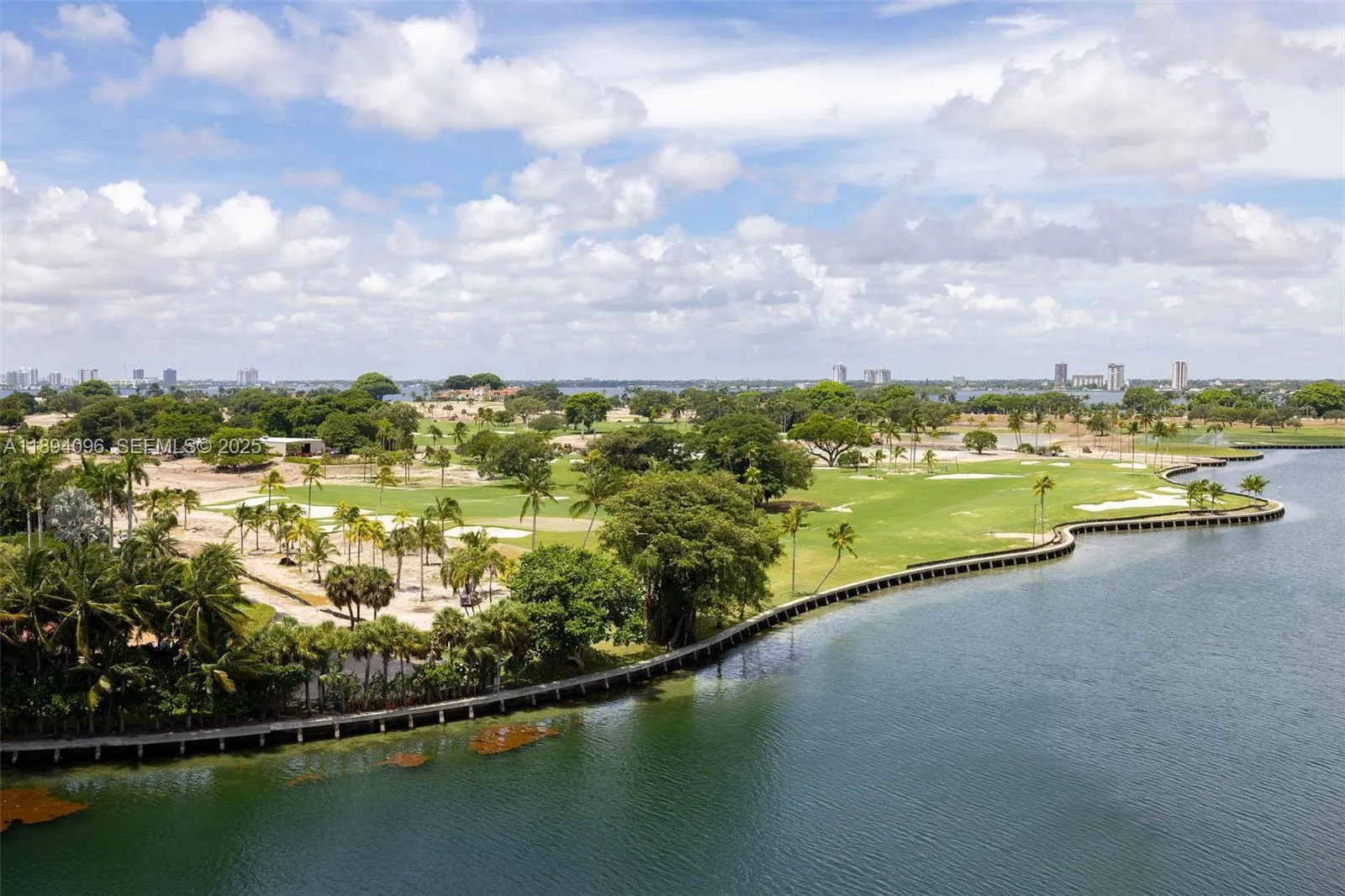 Foto de propiedad en 9100 W Bay Harbor Drive 10B, Bay Harbor Islands, FL 33154 Bay Harbor Islands con MLS# 