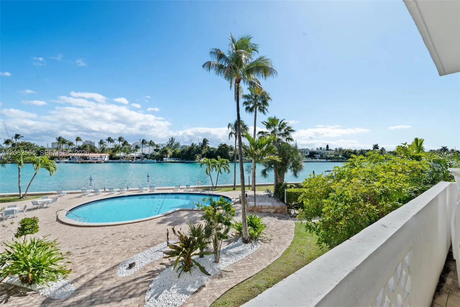 Foto de propiedad en 9101 E Bay Harbor Drive 204, Bay Harbor Islands, FL 33154 Bay Harbor Islands con MLS# 
