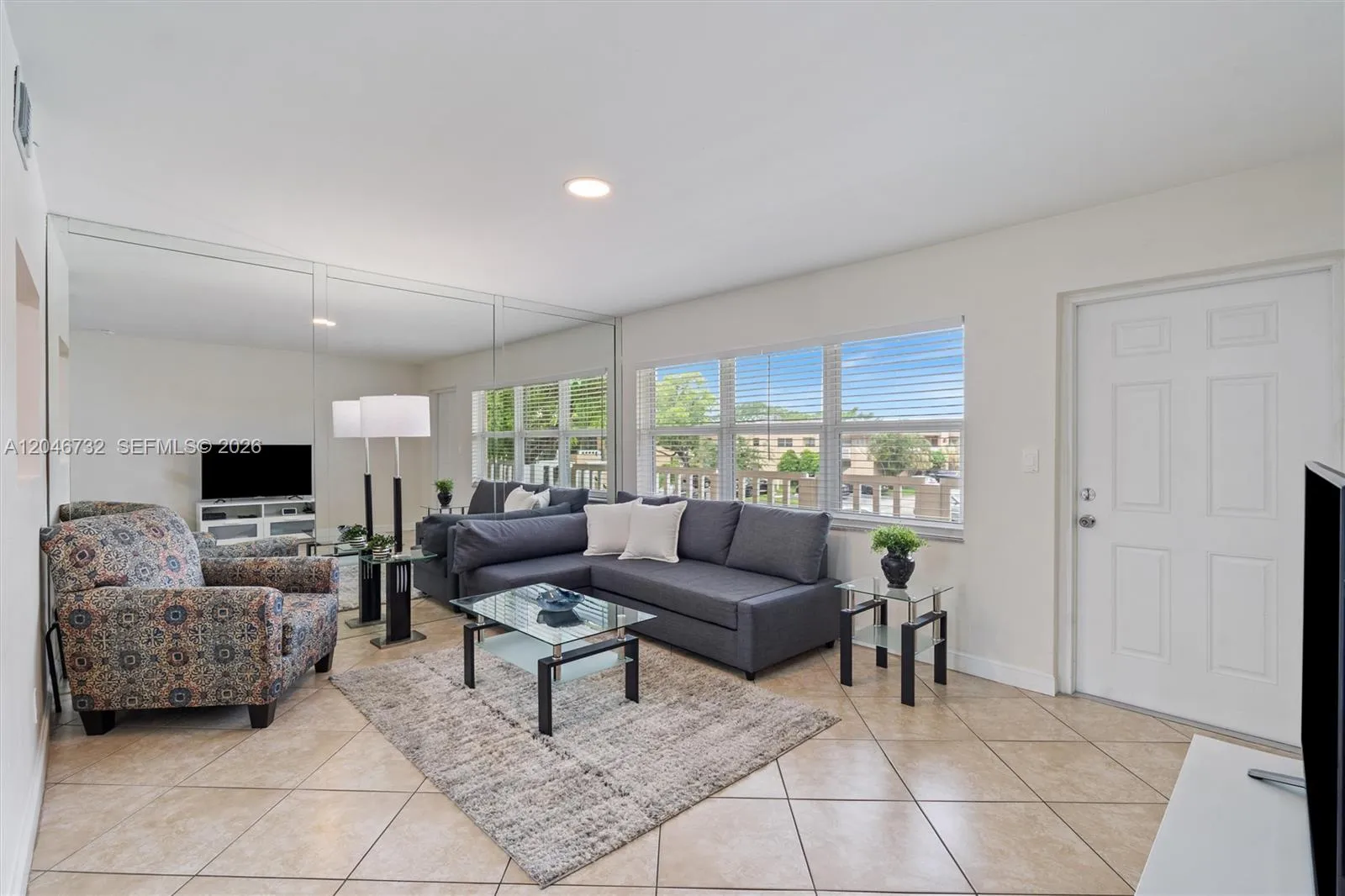 En Venta 9101 Sunrise Lakes Boulevard 202, Sunrise, FL 33322, Sunrise, FL 33322