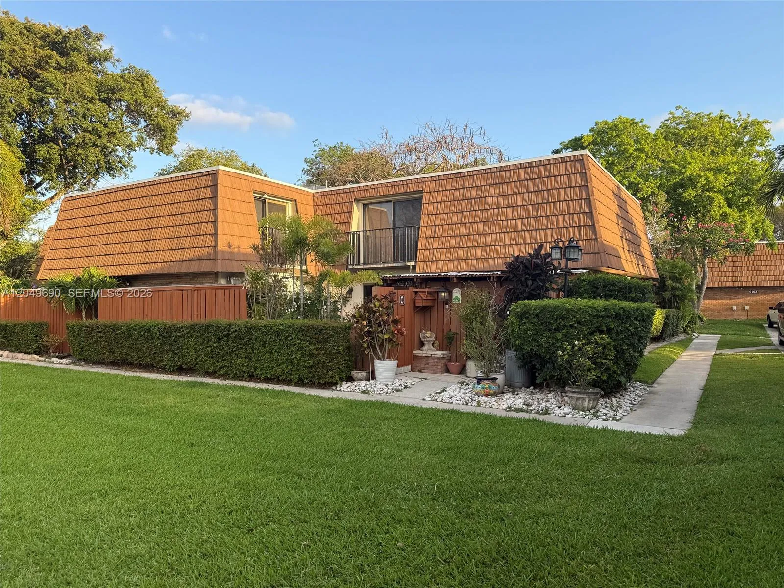 Foto de propiedad en 9101 SW 19th Place C, Davie, FL 33324 Davie con MLS# 
