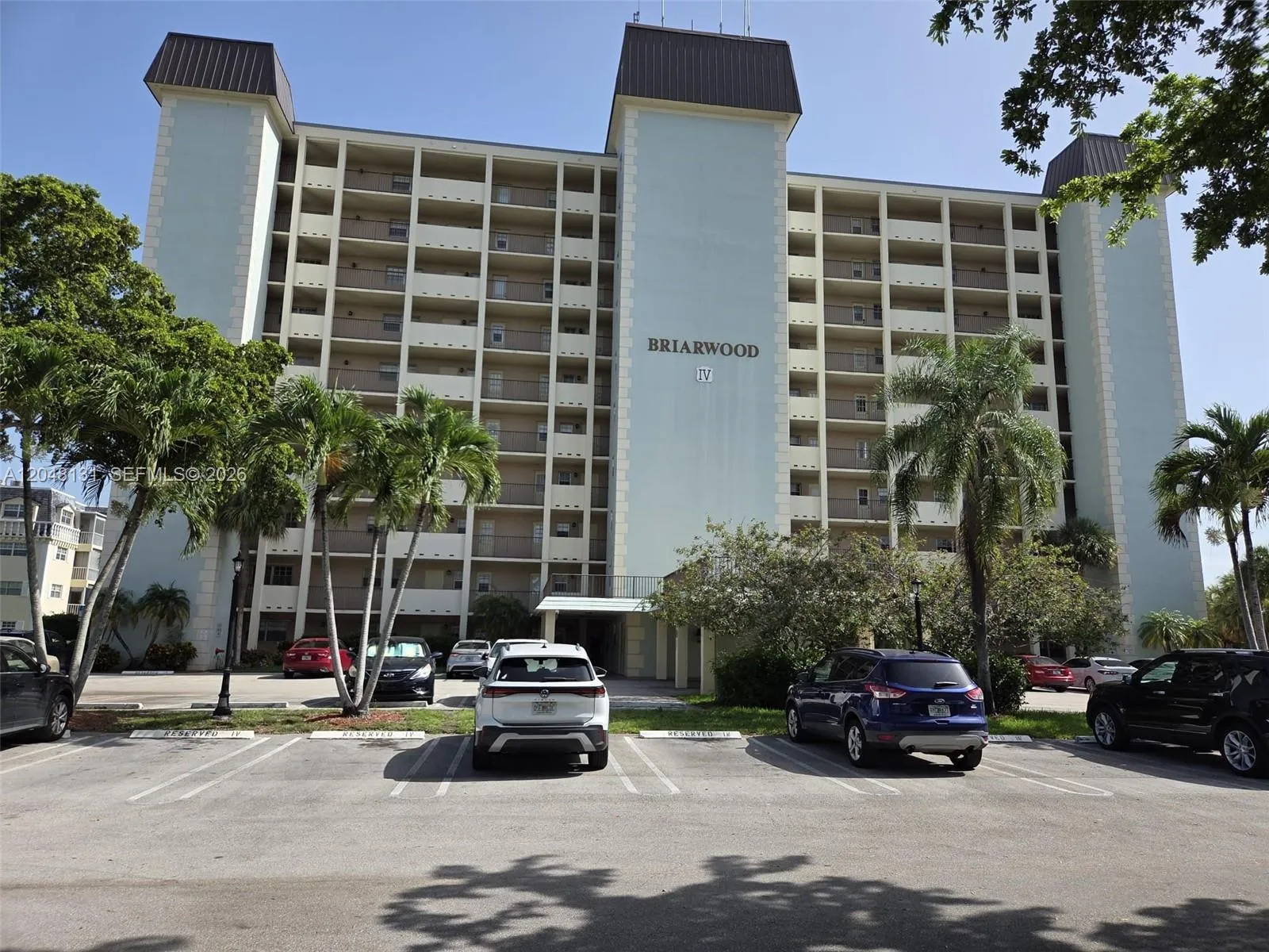 Foto de propiedad en 9101 W Sample Road 102, Coral Springs, FL 33065 Coral Springs con MLS# 