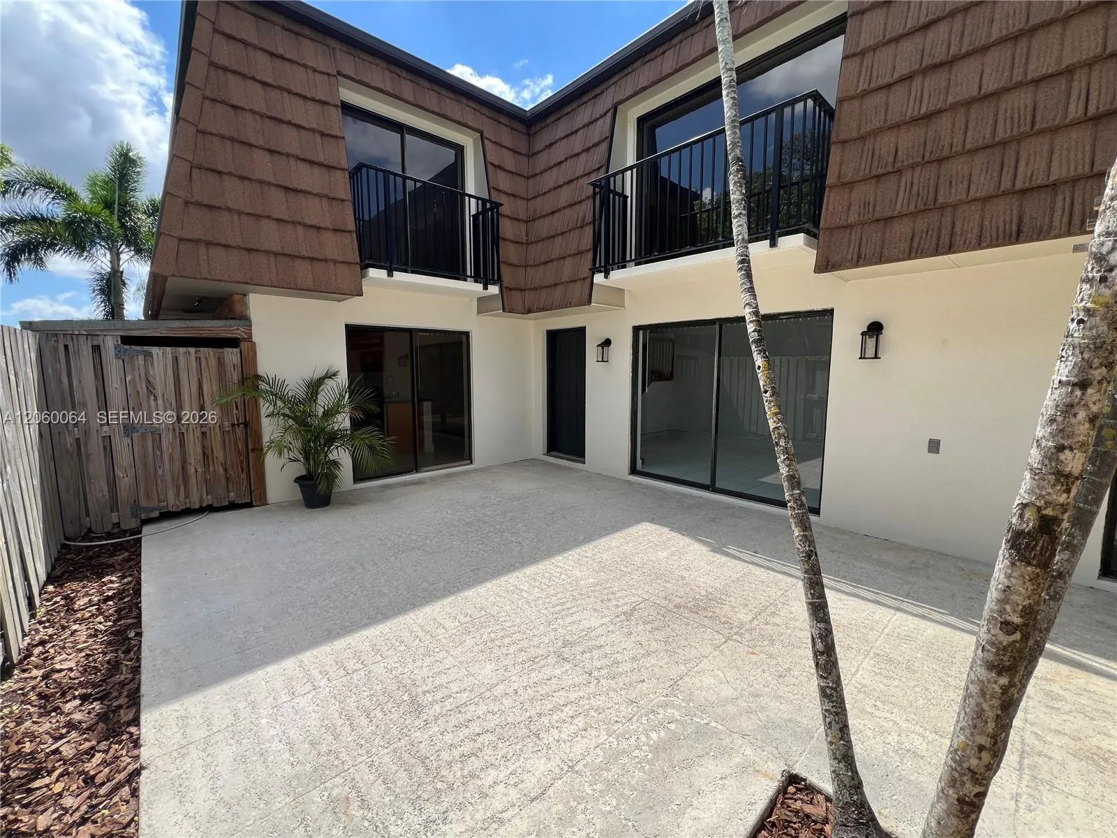 Foto de propiedad en 9105a SW 19th Place A, Davie, FL 33324 Davie con MLS# 