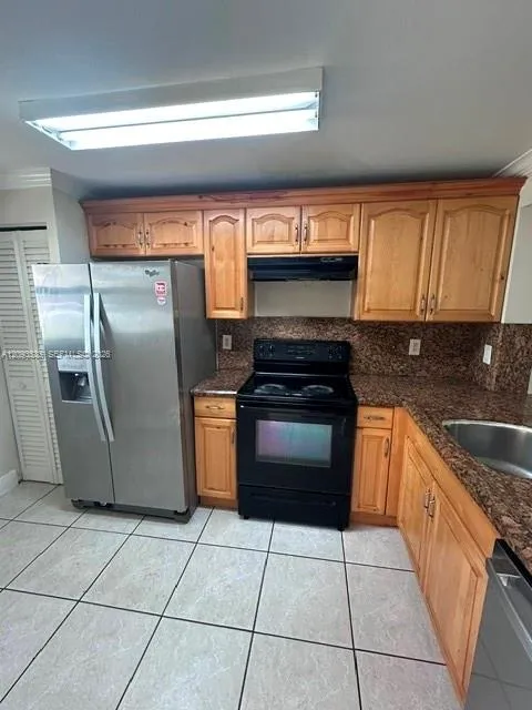 En Renta 911 NE 209th Terrace 102-27, Miami, FL 33179, Miami, FL 33179
