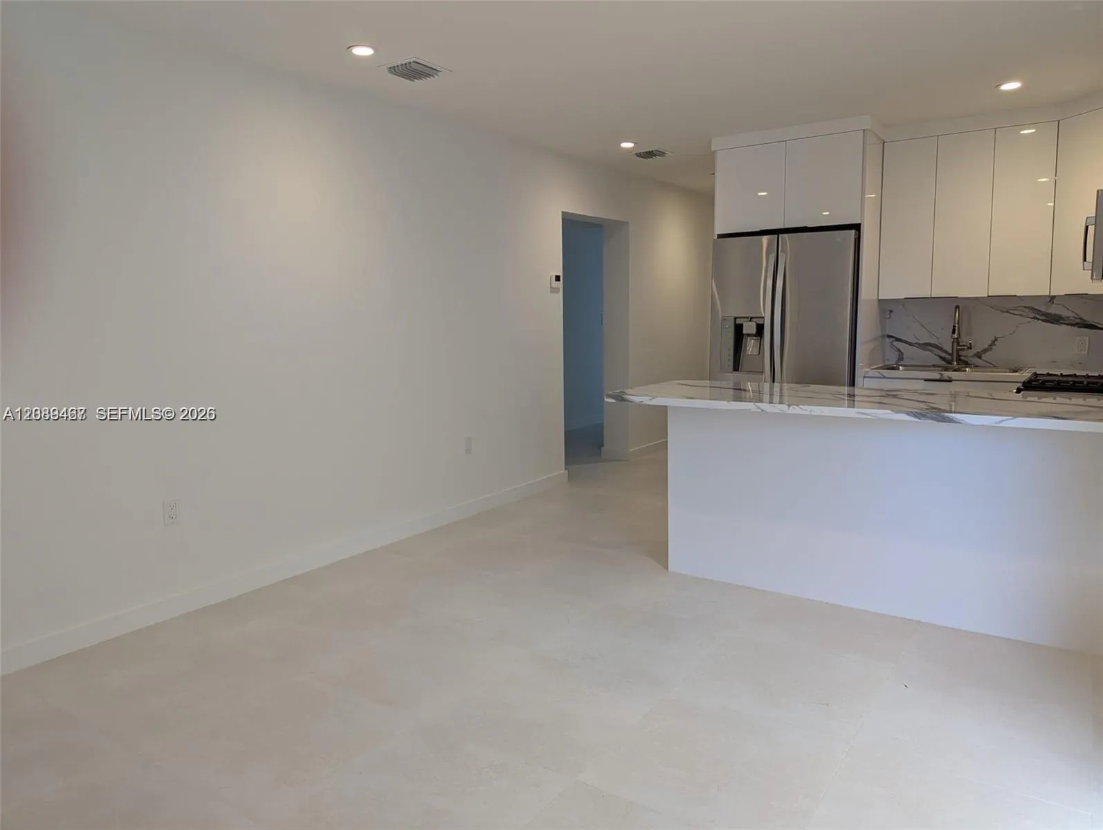 Foto de propiedad en 911 Sharar Avenue 2, Opa-Locka, FL 33054 Opa-Locka con MLS# 