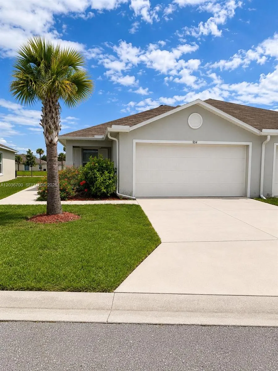 Foto de propiedad en 9114 Aegean Circle, Lehigh Acres, FL 33936 Lehigh Acres con MLS# 