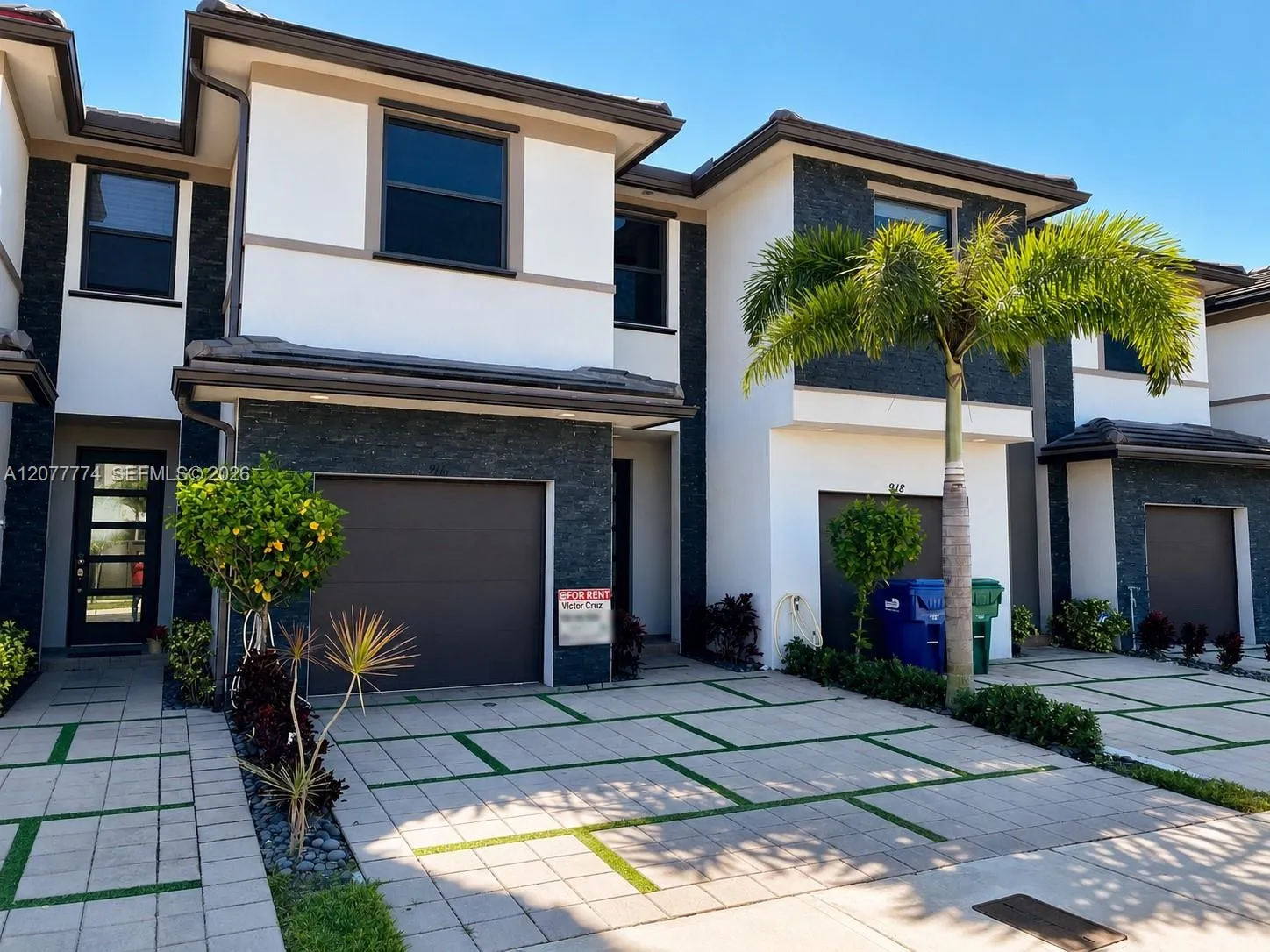 Foto de propiedad en 9116 NW 158th Street, Miami Lakes, FL 33018 Miami Lakes con MLS# 