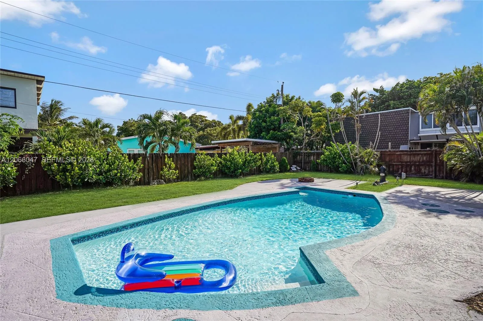 Foto de propiedad en 912 NE 9th Court, Pompano Beach, FL 33060 Pompano Beach con MLS# 