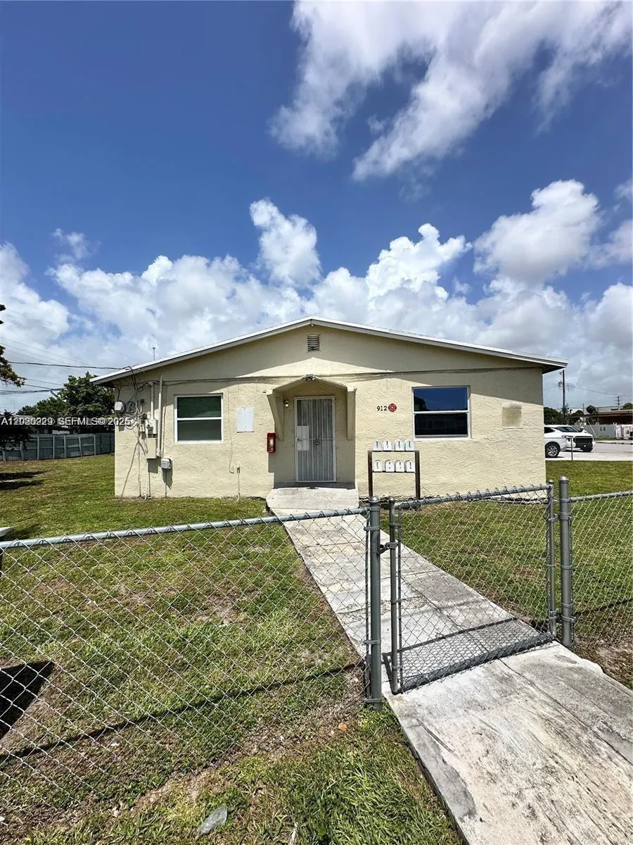 Foto de propiedad en 912 NW 9th Avenue 8, Hallandale Beach, FL 33009 Hallandale Beach con MLS# 