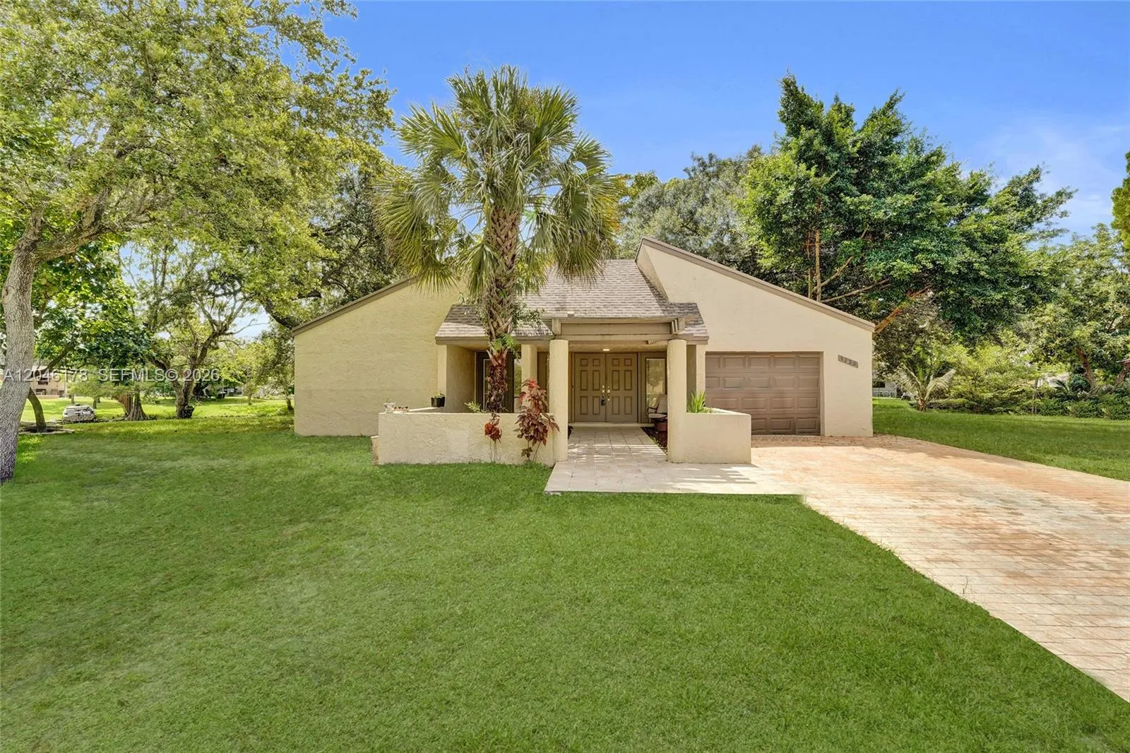 Foto de propiedad en 9120 SW 49th Street, Cooper City, FL 33328 Cooper City con MLS# 
