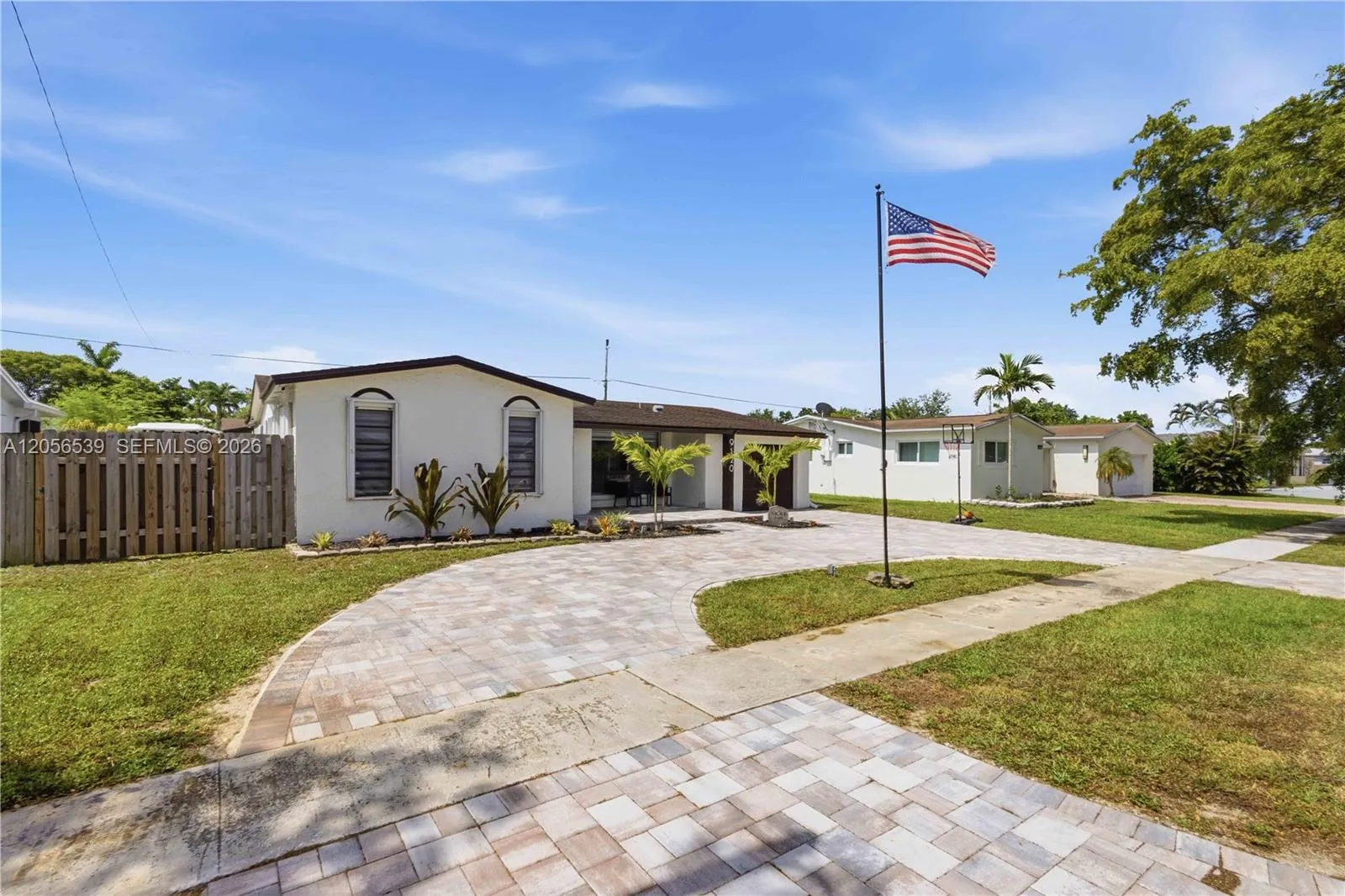 Foto de propiedad en 9120 SW 55th Street, Cooper City, FL 33328 Cooper City con MLS# 