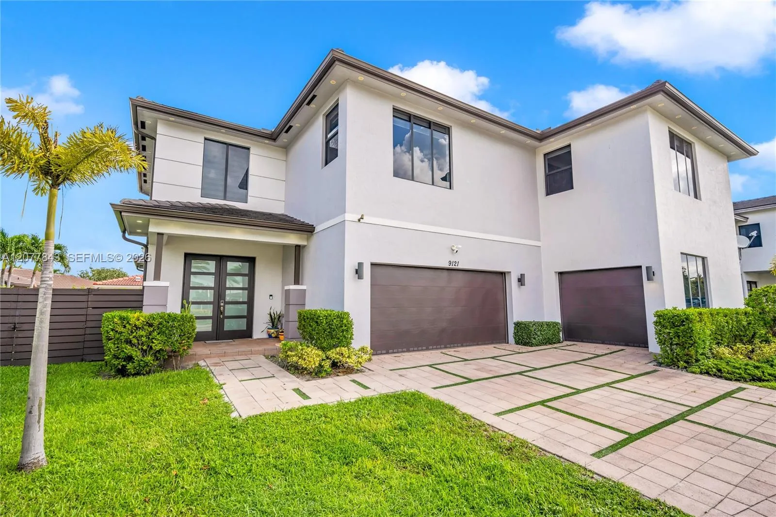 Foto de propiedad en 9121 NW 161st Terrace, Miami Lakes, FL 33018 Miami Lakes con MLS# 
