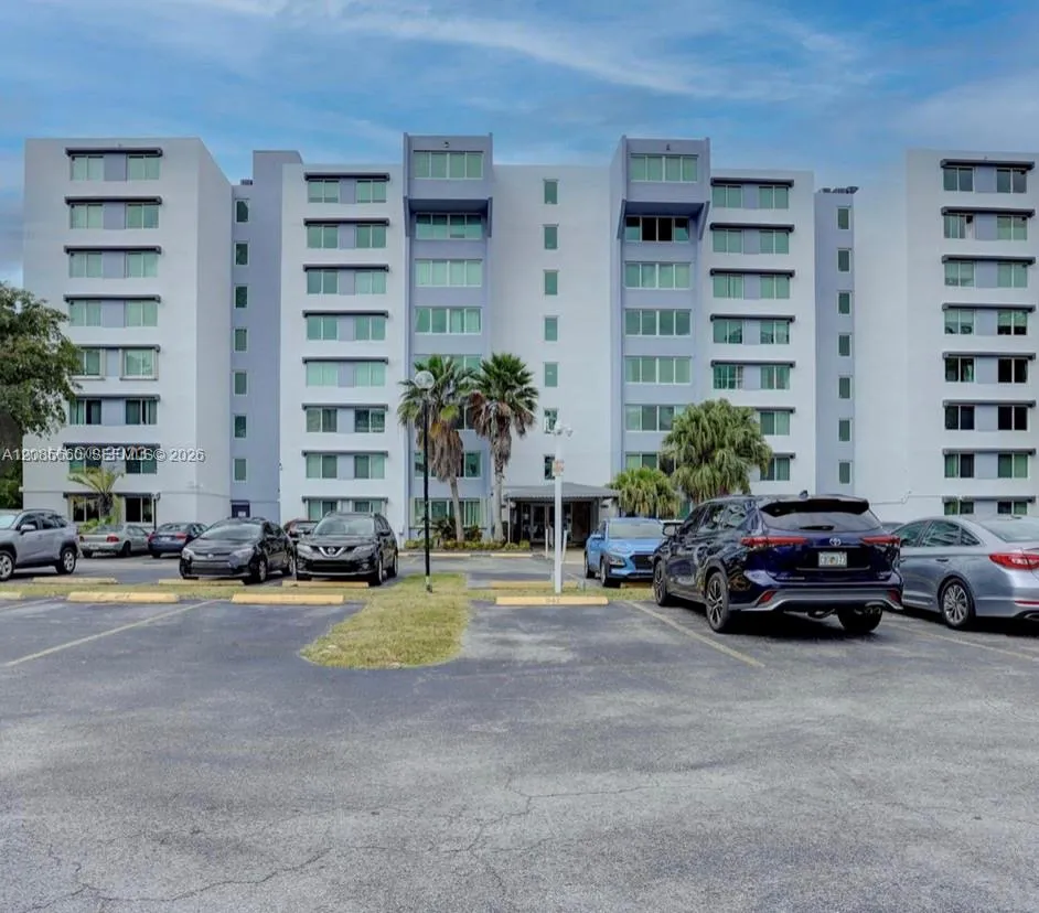 En Renta 9125 SW 77th Avenue 504, Miami, FL 33156, Miami, FL 33156