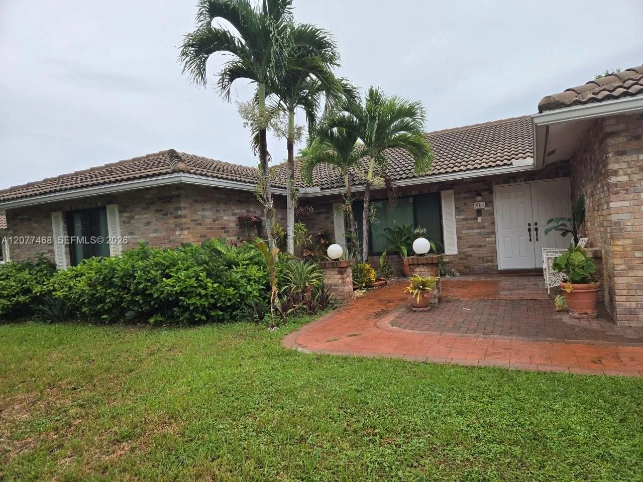 Foto de propiedad en 913 NW 110th Lane, Coral Springs, FL 33071 Coral Springs con MLS# 