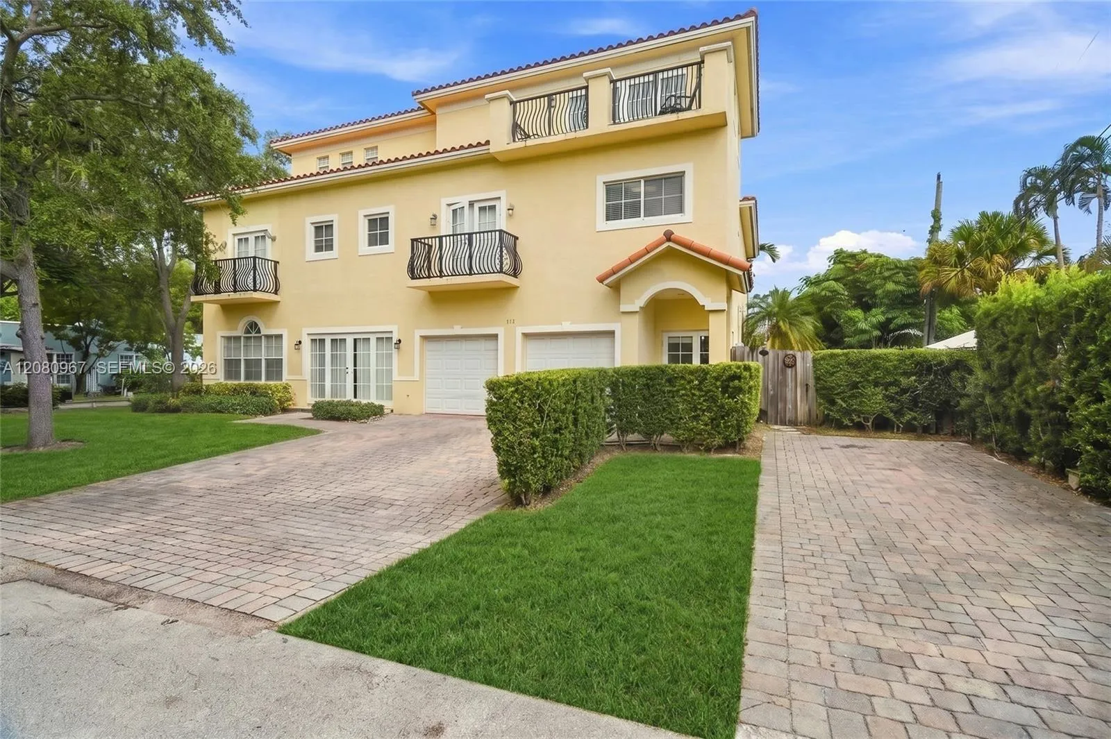 Foto de propiedad en 913 SW 8th Street 2, Fort Lauderdale, FL 33315 Fort Lauderdale con MLS# 