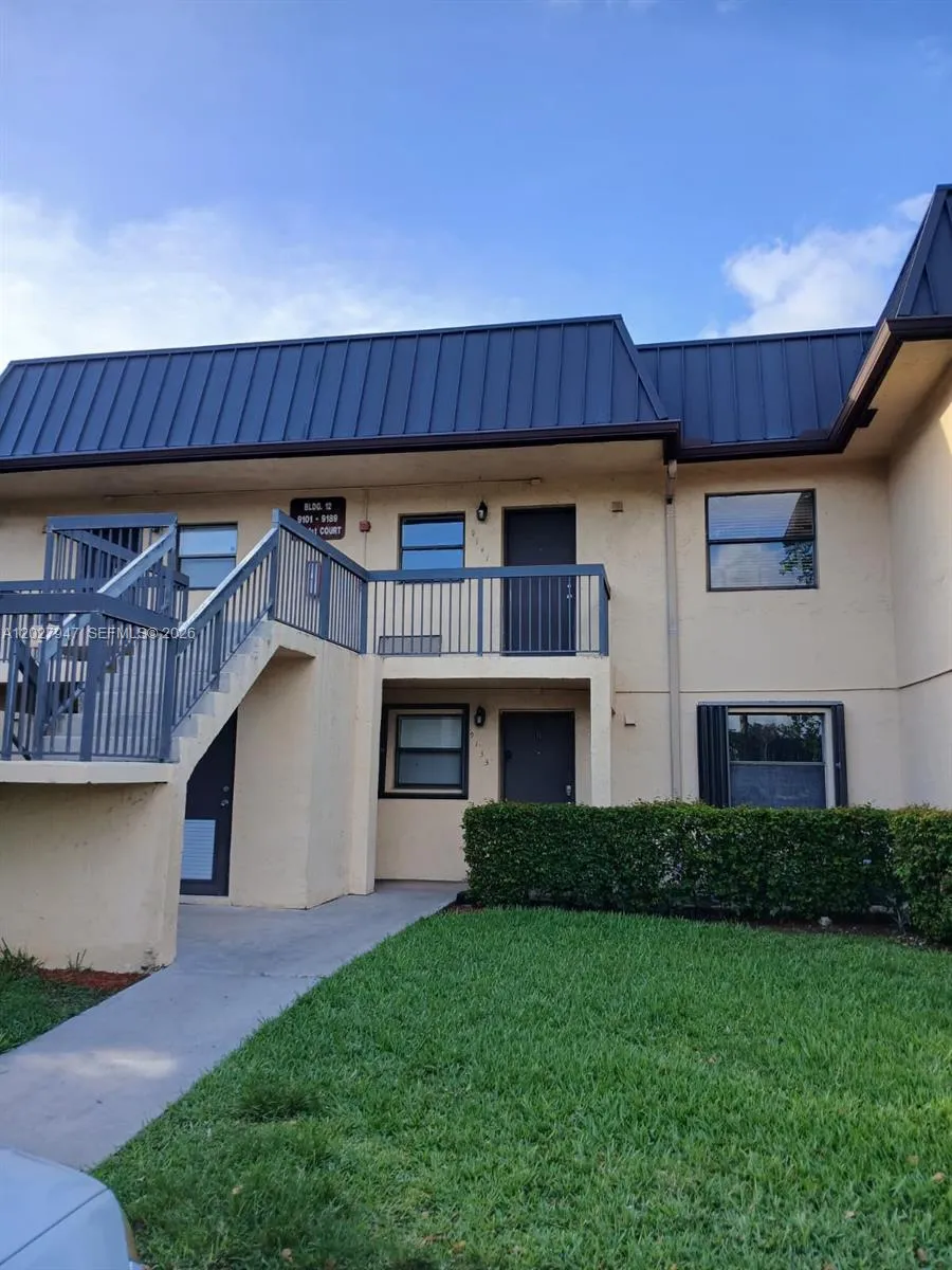 Foto de propiedad en 9141 NW 1st Court 204, Pembroke Pines, FL 33024 Pembroke Pines con MLS# 
