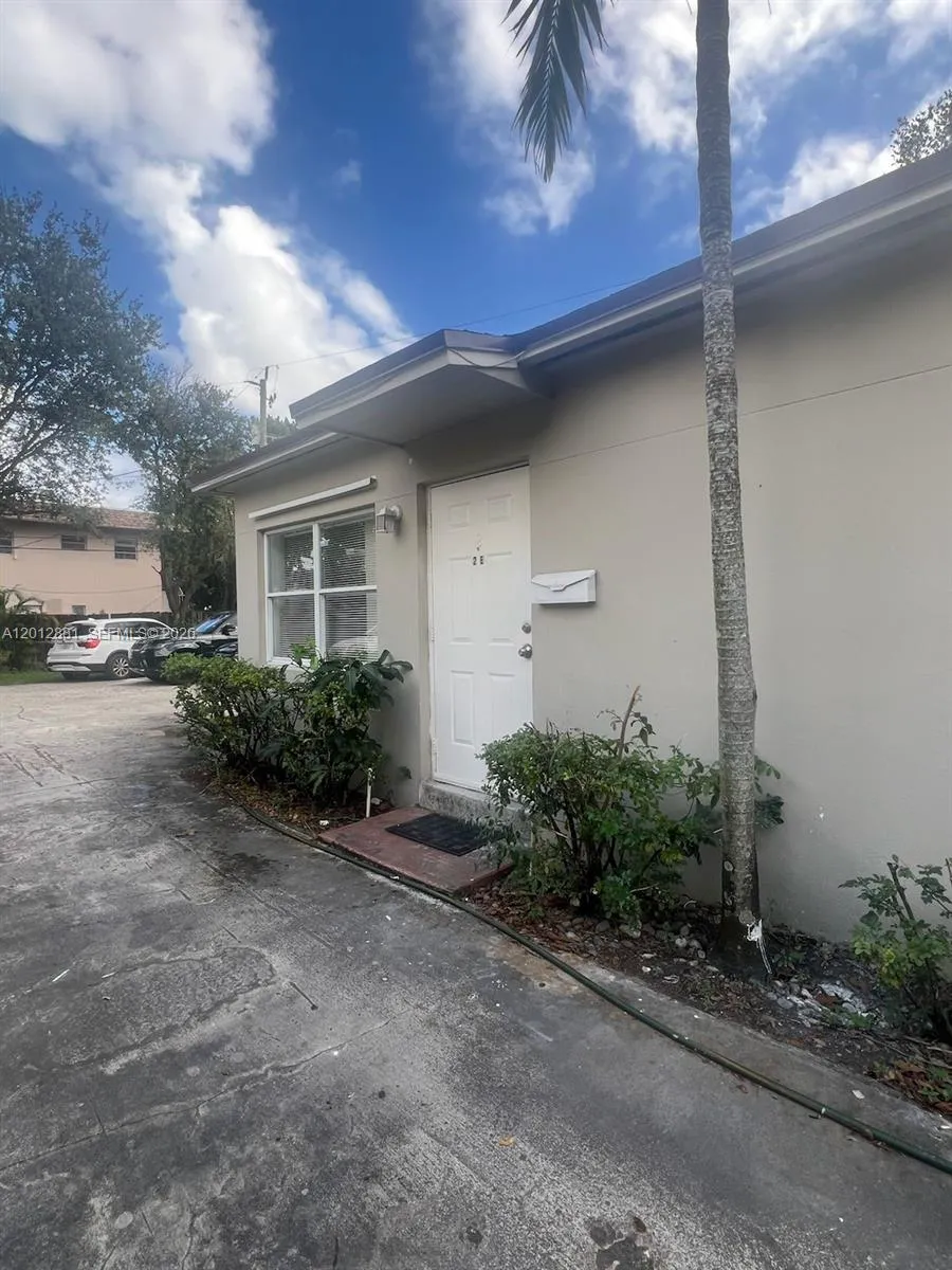 Foto de propiedad en 915 N 19th Avenue, Hollywood, FL 33020 Hollywood con MLS# 