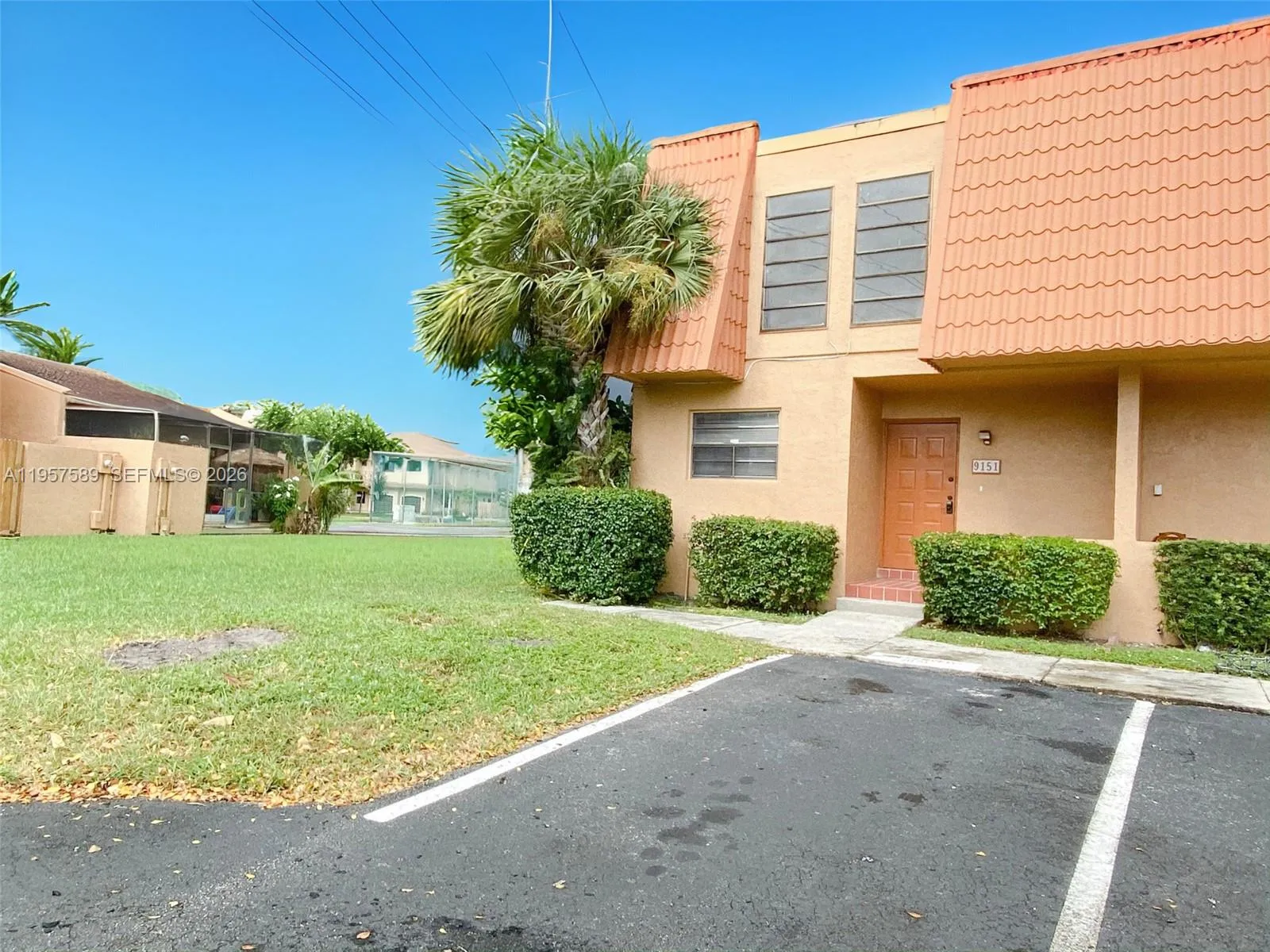 Foto de propiedad en 9151 Orchid Tree Lane 131, Pembroke Pines, FL 33024 Pembroke Pines con MLS# 