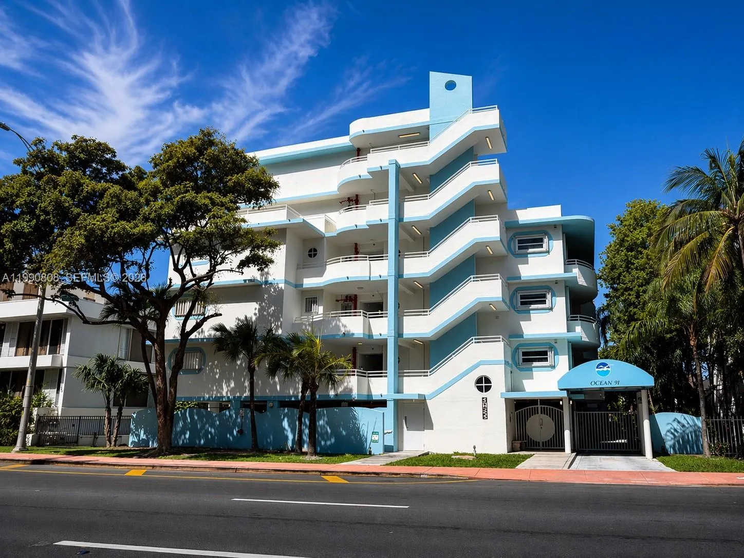Foto de propiedad en 9156 Collins Avenue 107, Surfside, FL 33154 Surfside con MLS# 