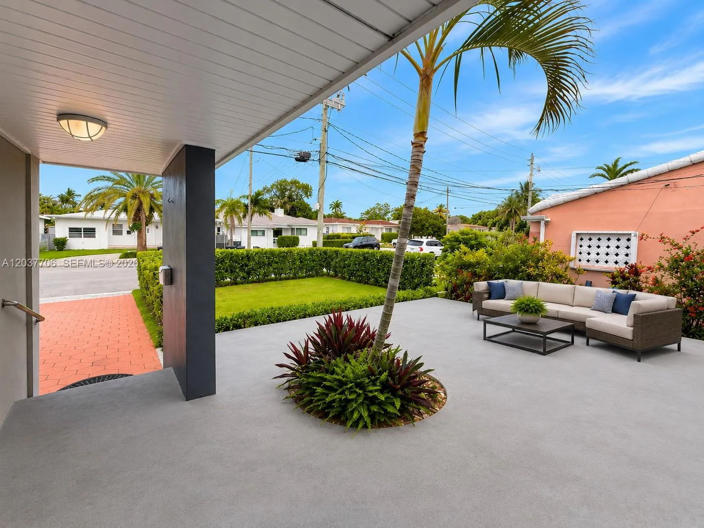Foto de propiedad en 9156 Froude Avenue, Surfside, FL 33154 Surfside con MLS# 