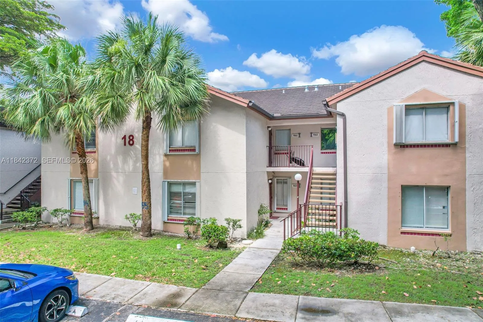 Foto de propiedad en 9159 SW 141st Place 9159, Miami, FL 33186 Miami con MLS# 