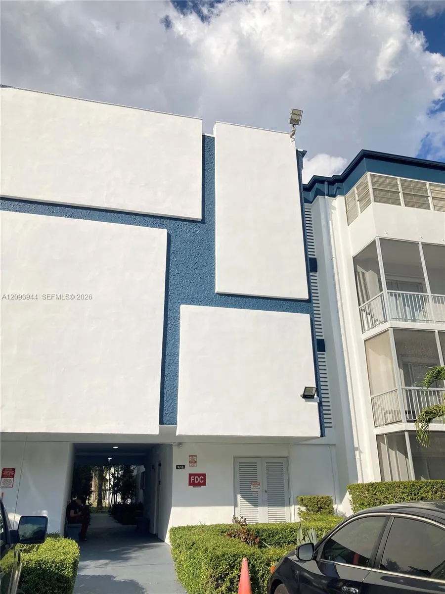 En Renta 9159 SW 77th Avenue 211, Miami, FL 33156, Miami, FL 33156