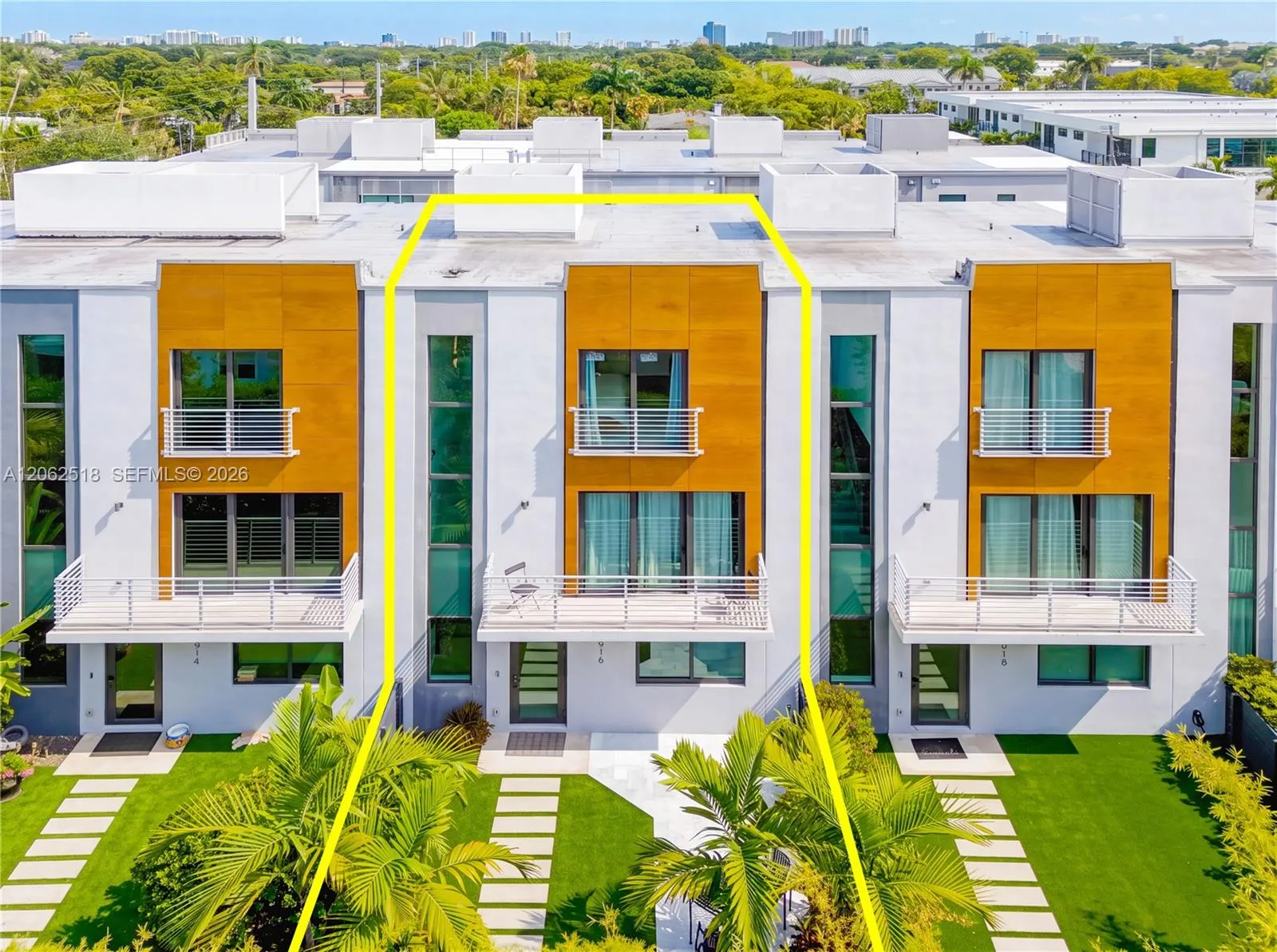 Foto de propiedad en 916 NE 4th Street, Fort Lauderdale, FL 33301 Fort Lauderdale con MLS# 