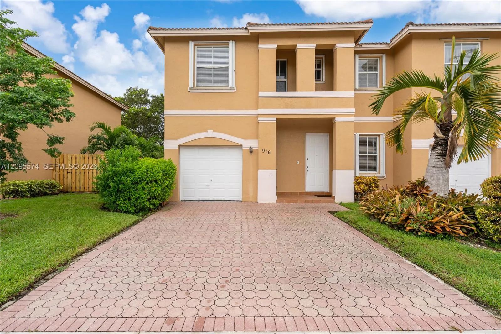 En Venta 916 NW 135th Terrace, Pembroke Pines, FL 33028, Pembroke Pines, FL 33028