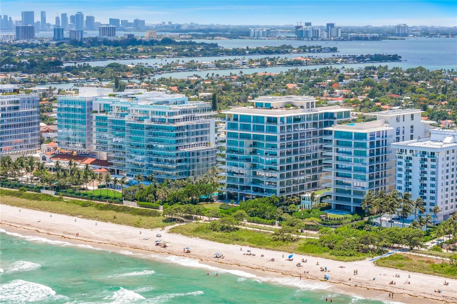 Foto de propiedad en 9165 Collins Avenue 701, Surfside, FL 33154 Surfside con MLS# 