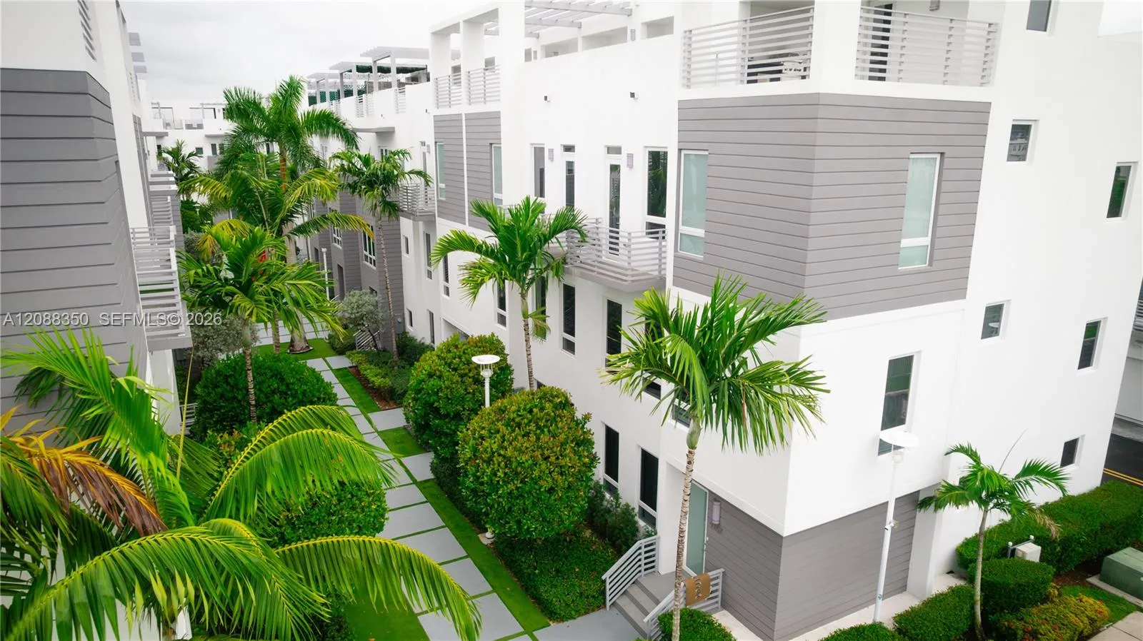 Foto de propiedad en 9165 NW 33rd Street 9165, Doral, FL 33172 Doral con MLS# 