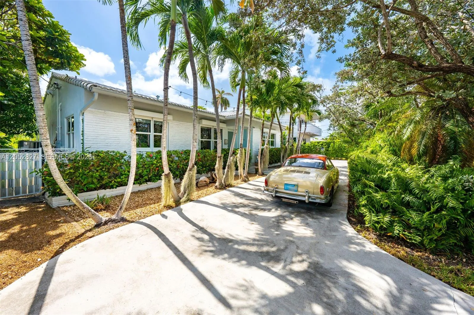 Foto de propiedad en 9172 Carlyle Avenue, Surfside, FL 33154 Surfside con MLS# 