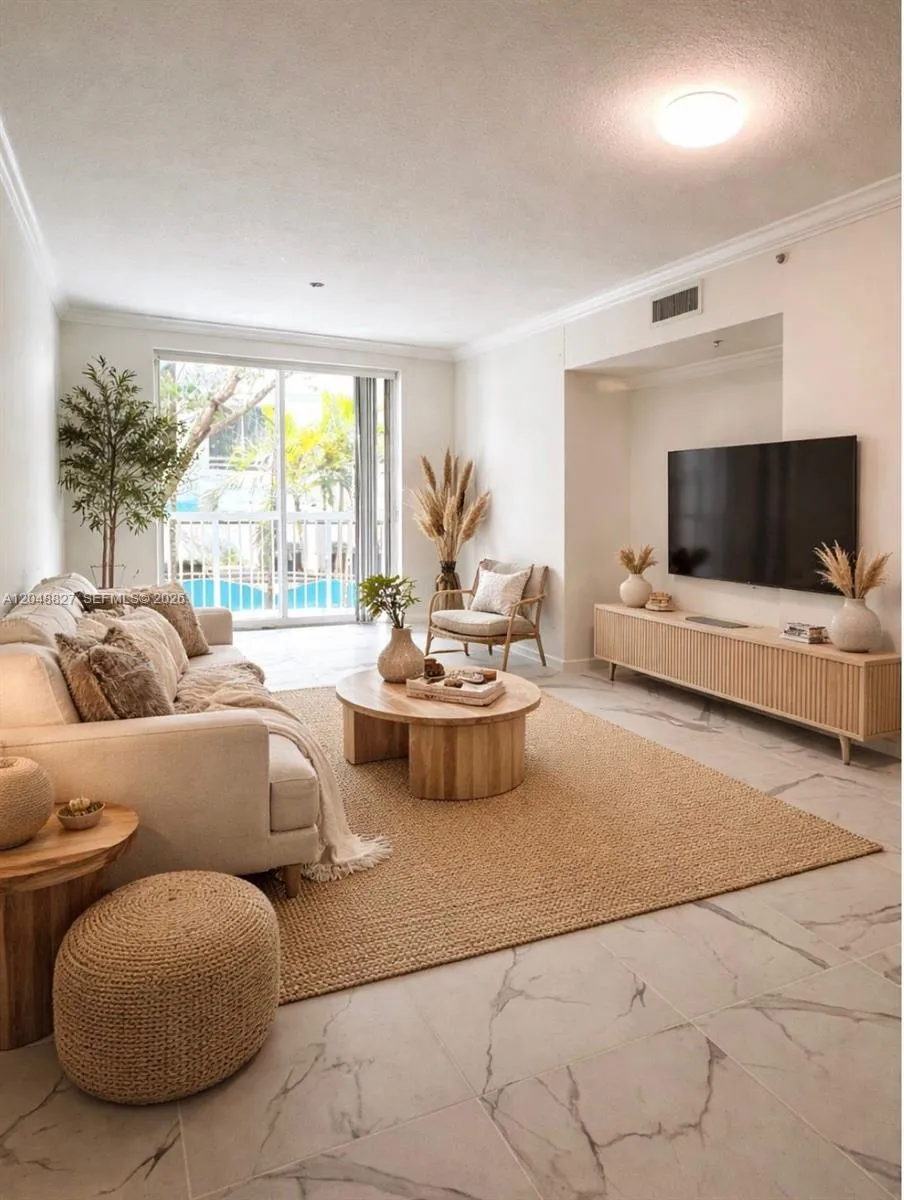 Foto de propiedad en 9172 Collins Avenue 214, Surfside, FL 33154 Surfside con MLS# 