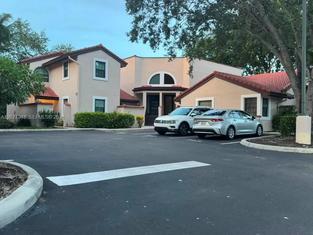 Foto de propiedad en 9177 W Sunrise Boulevard, Plantation, FL 33322 Plantation con MLS# 