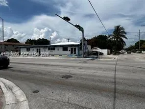 En Venta 918 E 2nd Avenue, Hialeah, FL 33010, Hialeah, FL 33010